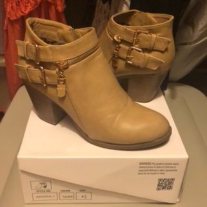 Women’s size 6.5 Taupe Ankle Booties